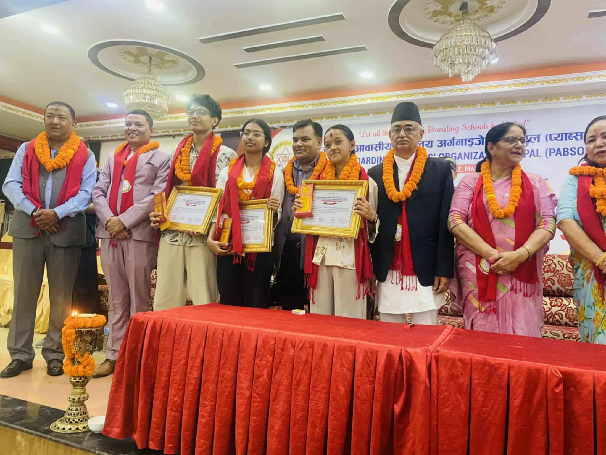 हेटौँडामा एसइइमा उत्कृष्ट विद्यार्थीलाई सम्मान
